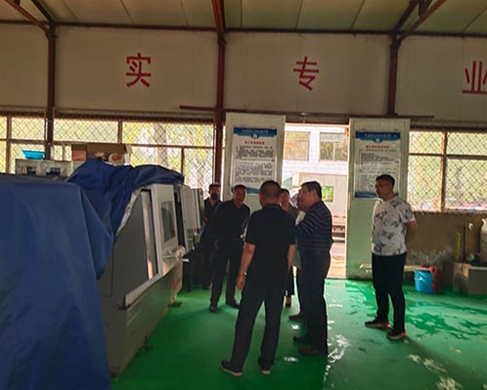 和靈石縣第一職業(yè)高中校領(lǐng)導(dǎo)在?？疾? /></div>
		<h2 id=