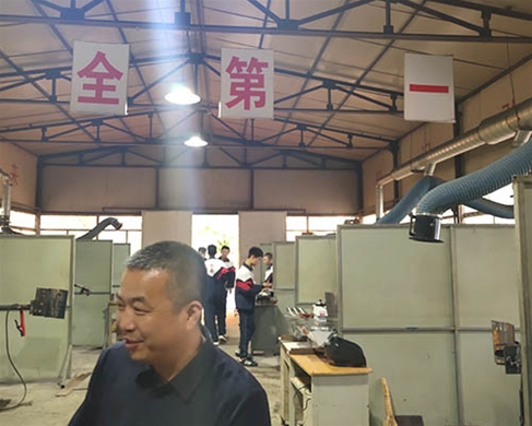 和靈石縣第一職業(yè)高中校領(lǐng)導(dǎo)在?？疾? /></div>
		<h2 id=
