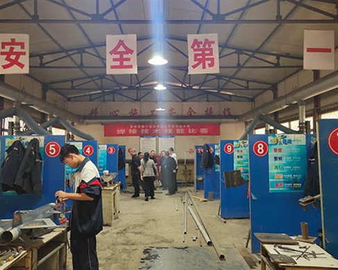 和靈石縣第一職業(yè)高中校領(lǐng)導(dǎo)在?？疾? /></div>
		<h2 id=